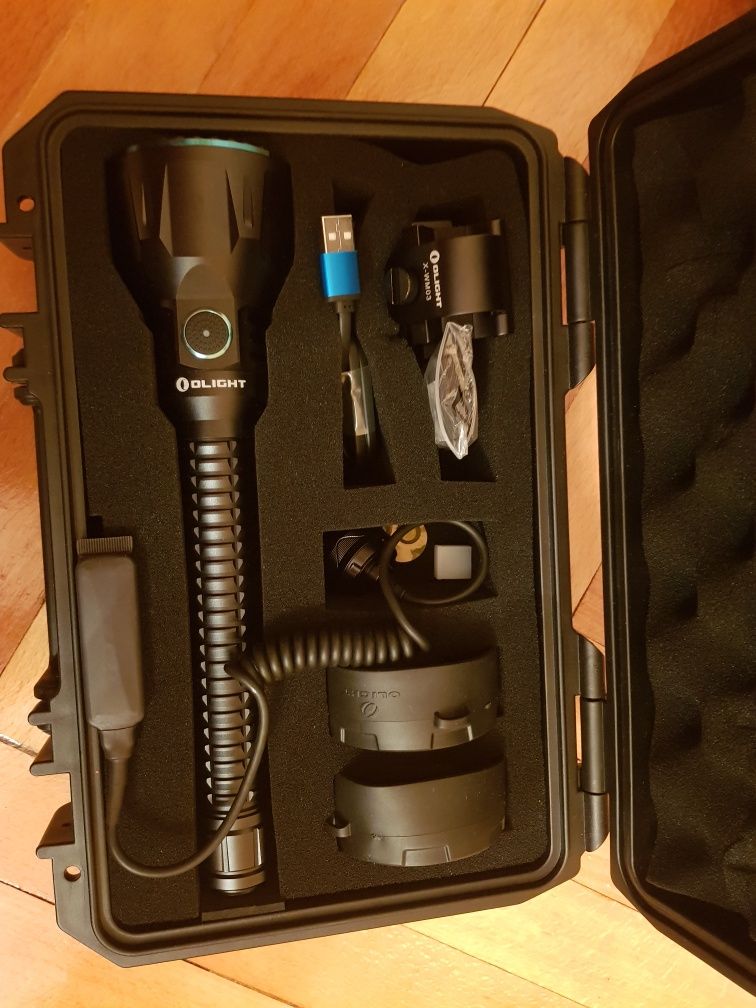 Lanterna Olight Javelot Turbo, kit vanatoare, noua cu garantie