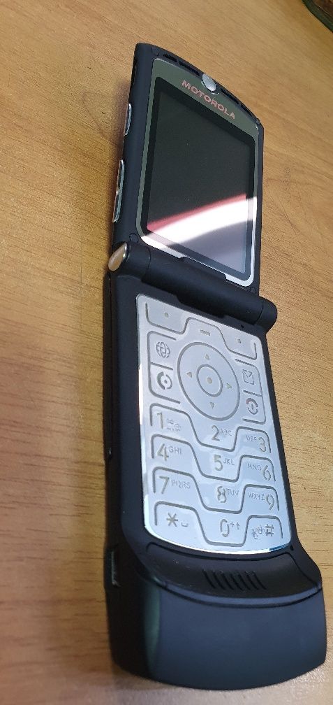 Легендарный Motorola RAZR V3