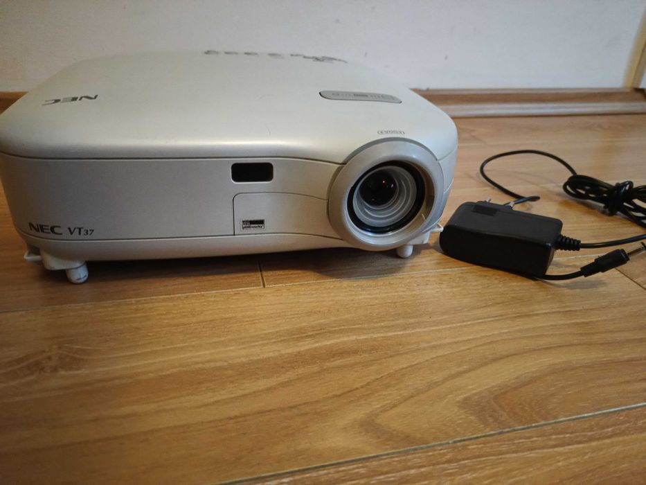 Videoproiector NEC VT37/ Proiector NEC