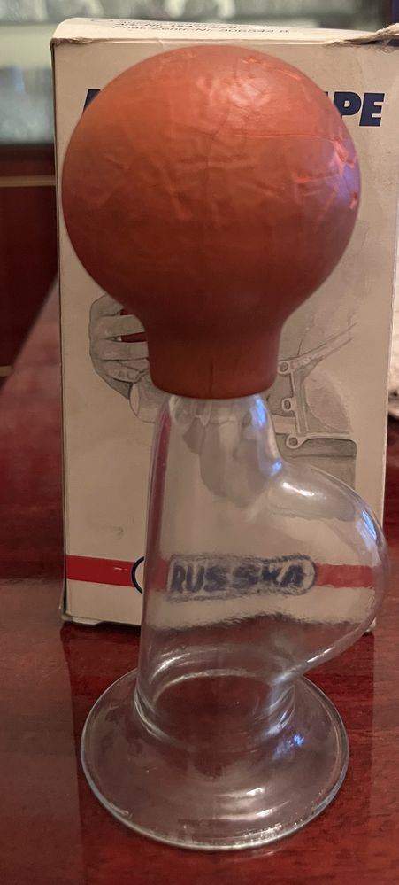 Pompa manuala alaptat