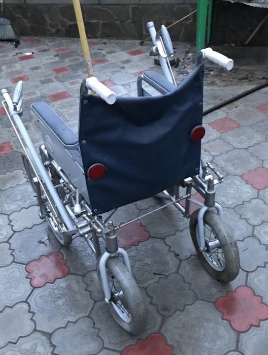 Продается инвалидная рычажная коляска