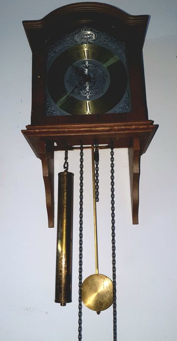 Ceas mecanic cu pendul și greutati