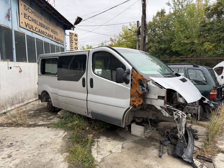 Dezmembrez opel vivaro motor cutie etc