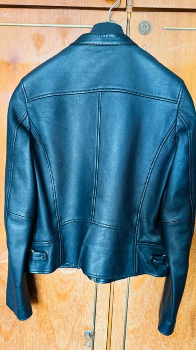Продам кожаную куртку Massimo Dutti