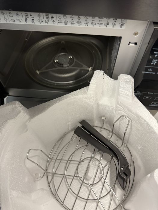 Cuptorul cu microunde Bauknecht Chef Plus MW 49 SL