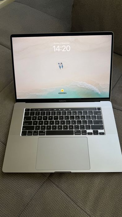 MacBook Pro 2019, 16" Touch Bar, procesor i7 2.60 GHz, 16GB, 512GB SSD