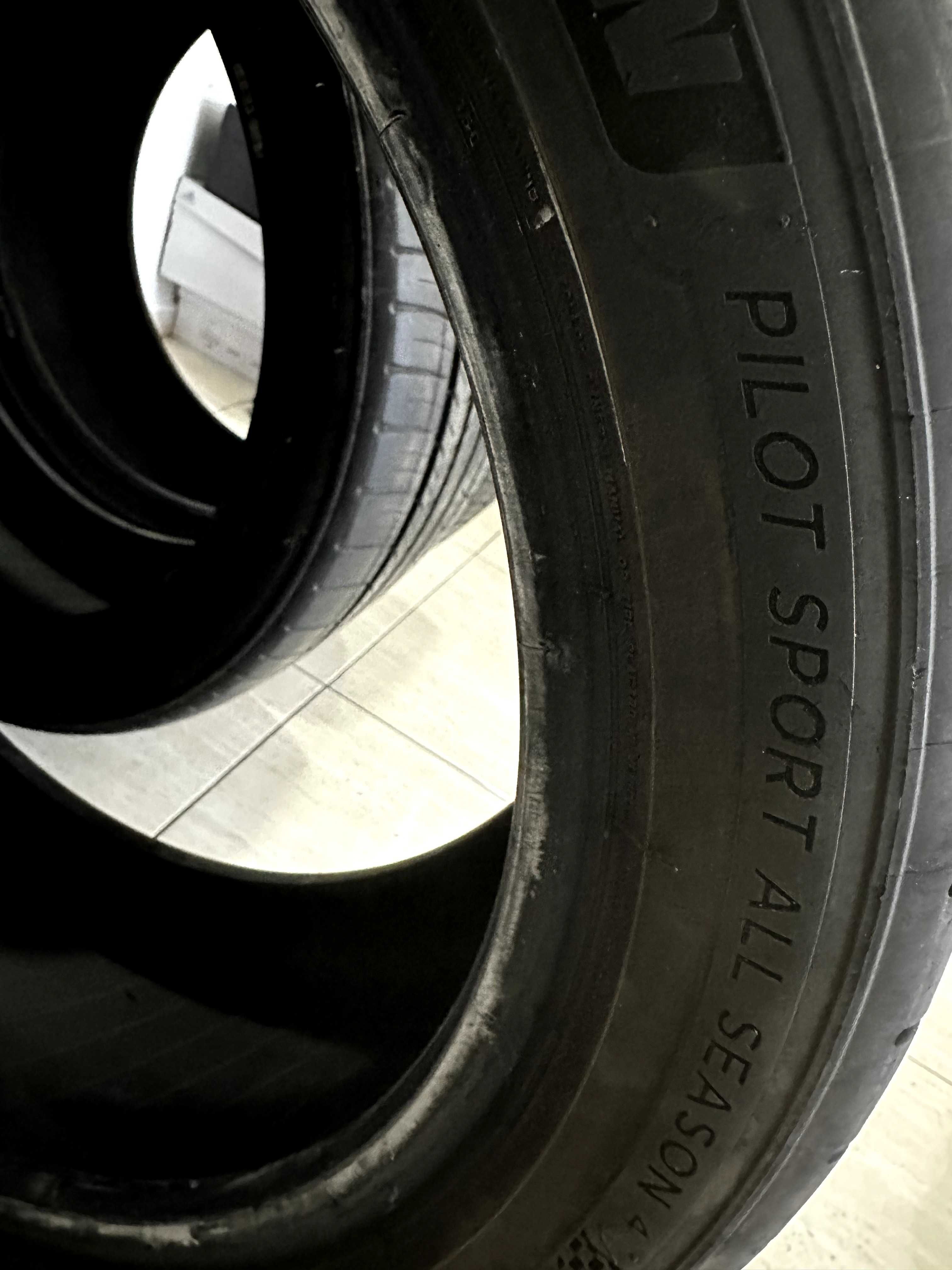 Anvelope MICHELIN Pilot Sport All Season 4 / 245/40/R19 / DOT 2022