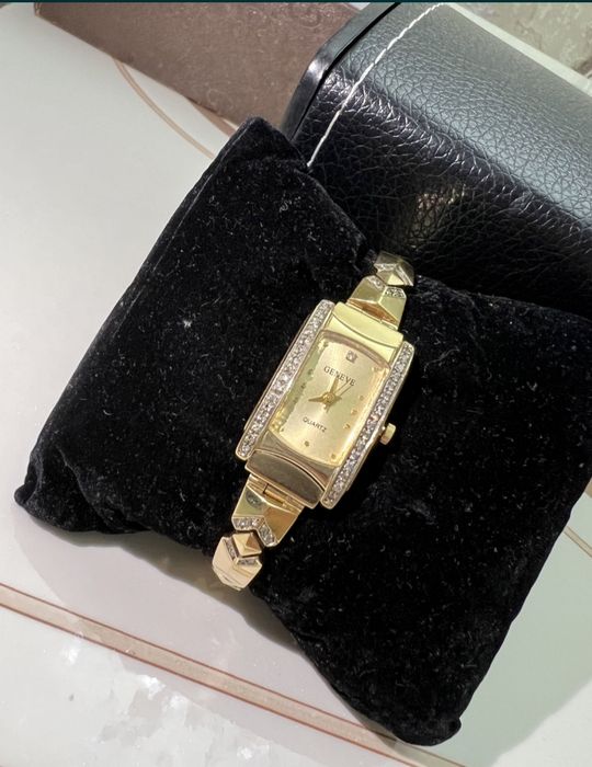 Продам золотые часы женева 750 пробы с брильянтами