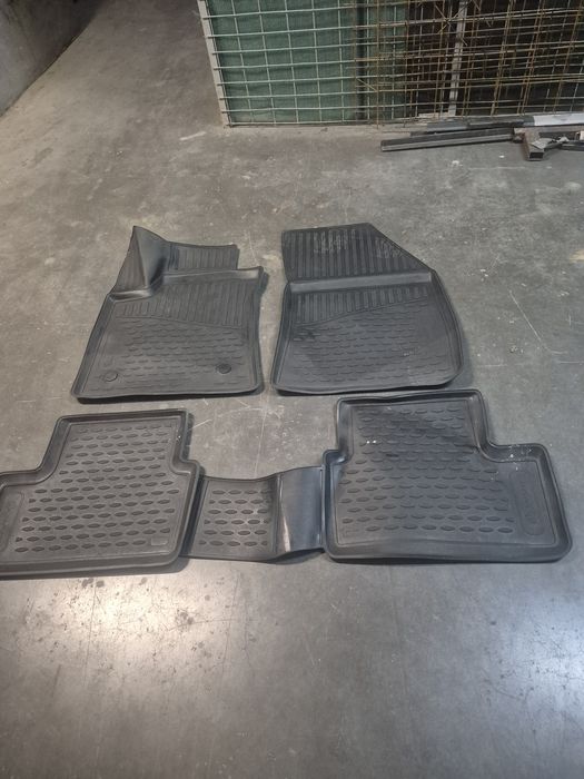 Vand presuri cauciuc Renault Megane