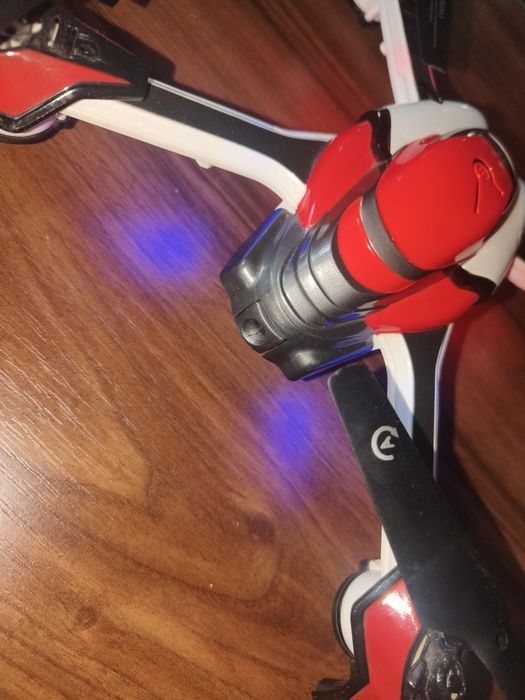 Vând dronă cu telecomandă