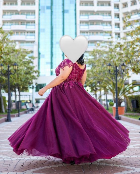 Бална рокля голям размер