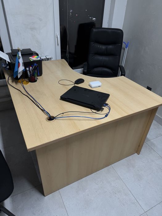 Офисный стул, стол, кресло