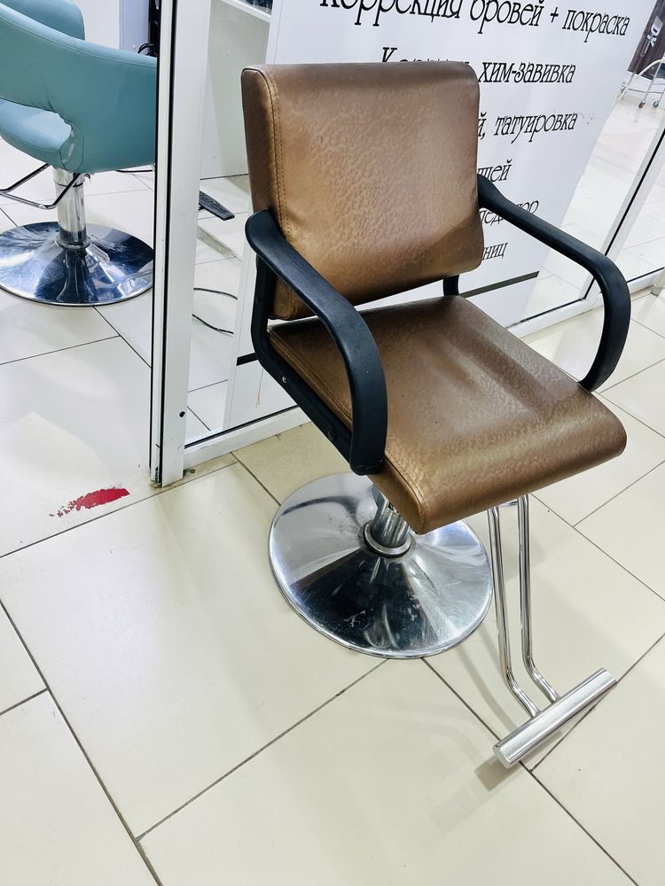 Продам парикмахерское кресло