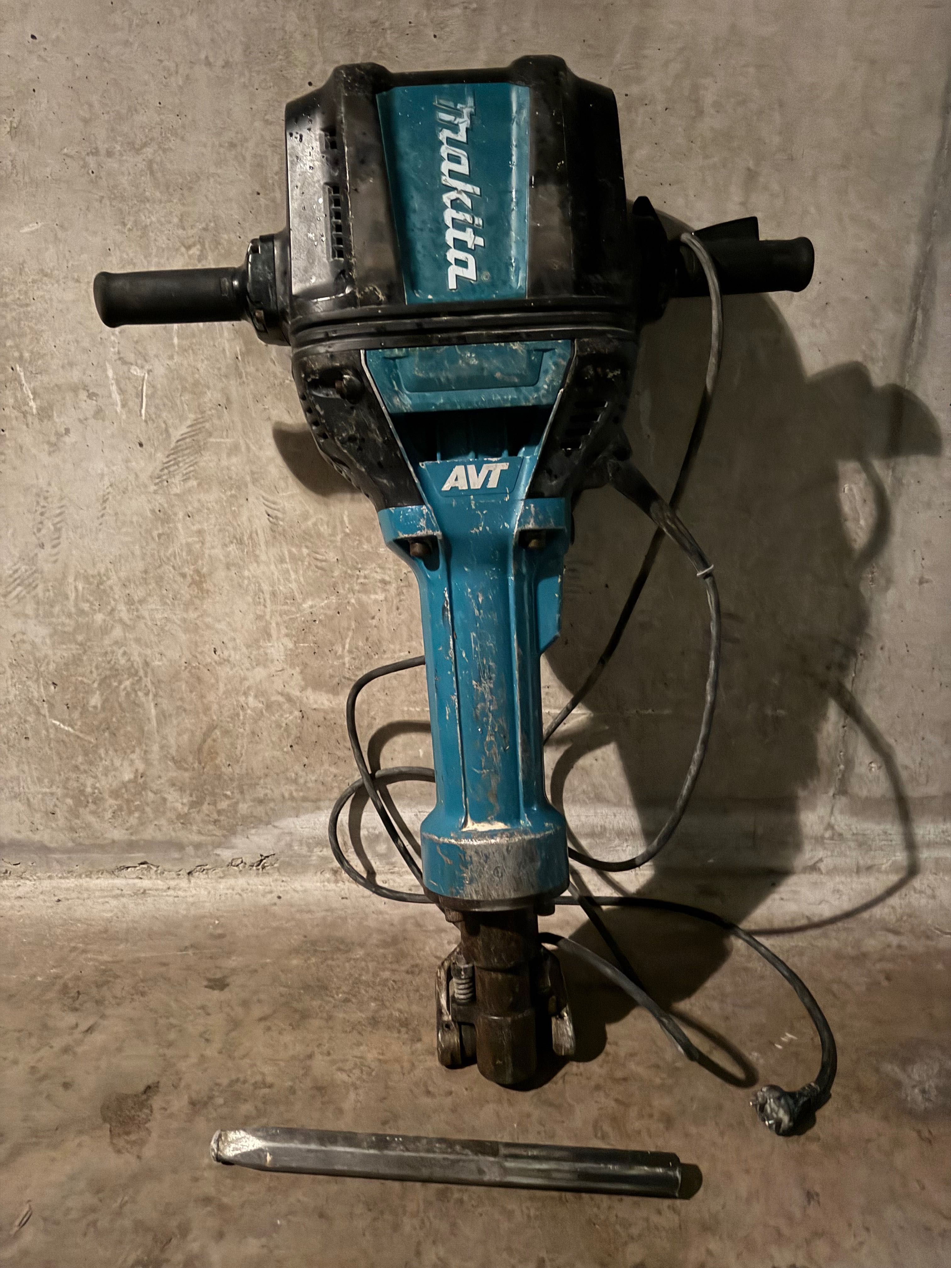 Къртач- разрушител Makita HM1812 с антивибрационна система AVT