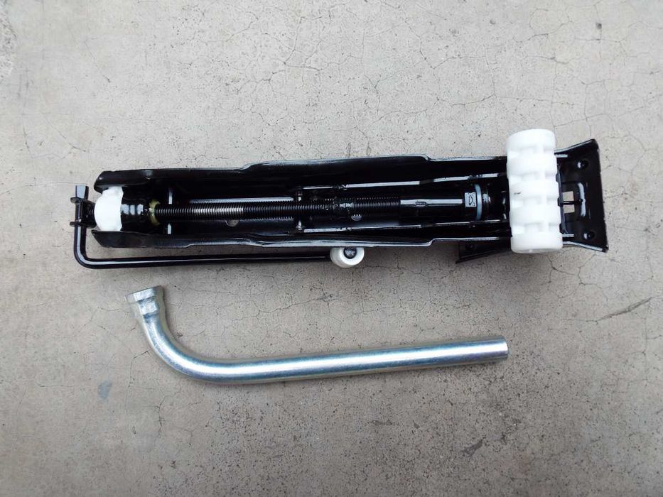 vand cric si cheie roti original de audi A6,A7 pret 300lei