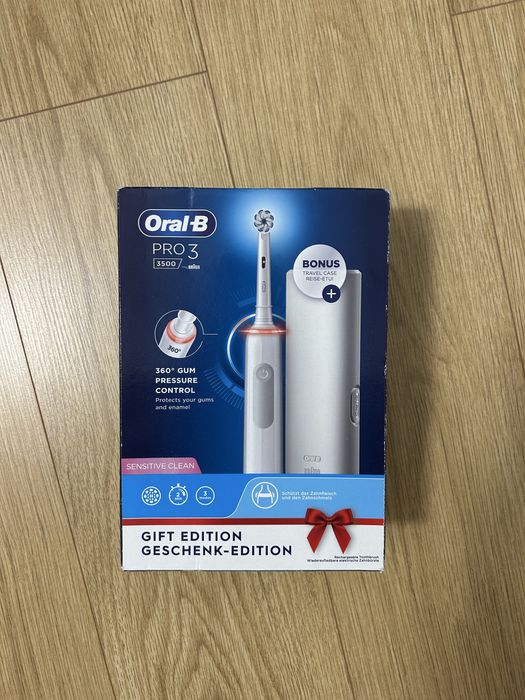 Periuta electrica Oral-B Pro 3 3500 Sensitive Clear