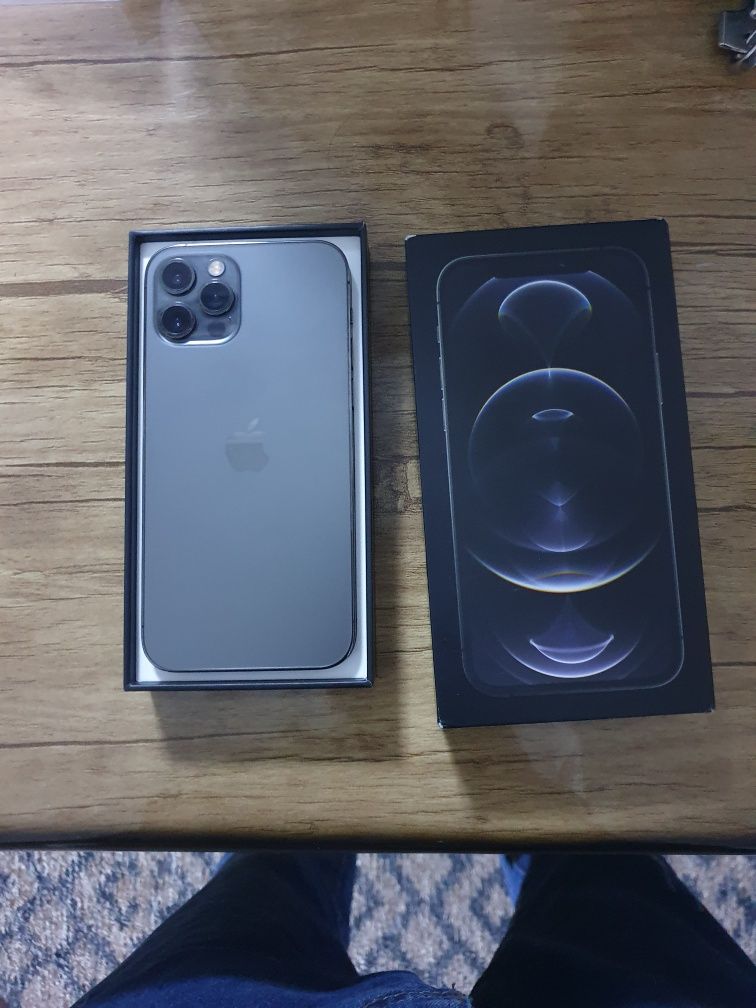 IPHONE 12 pro сотилади срочна