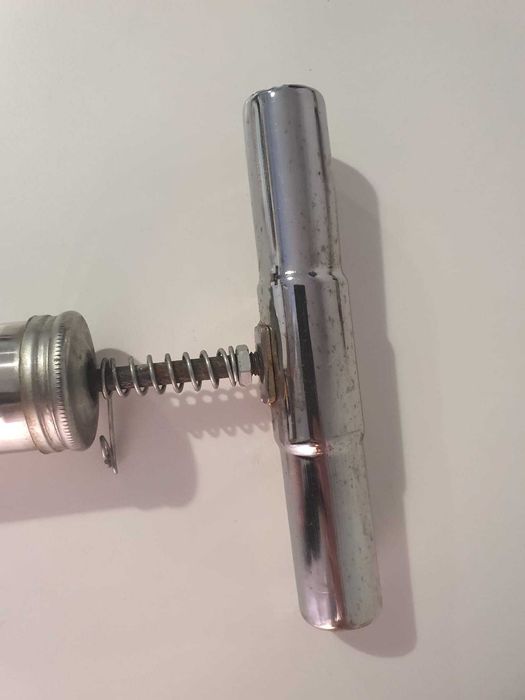 Pompă bicicletă metalică clasică, funcțională cu manometru