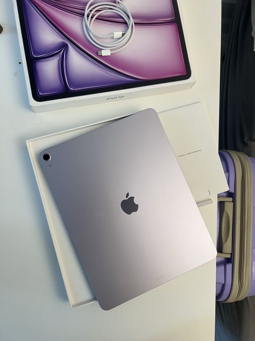 iPad Air 13” (M3) Wi-Fi, 256GB – Nou, Desigilat