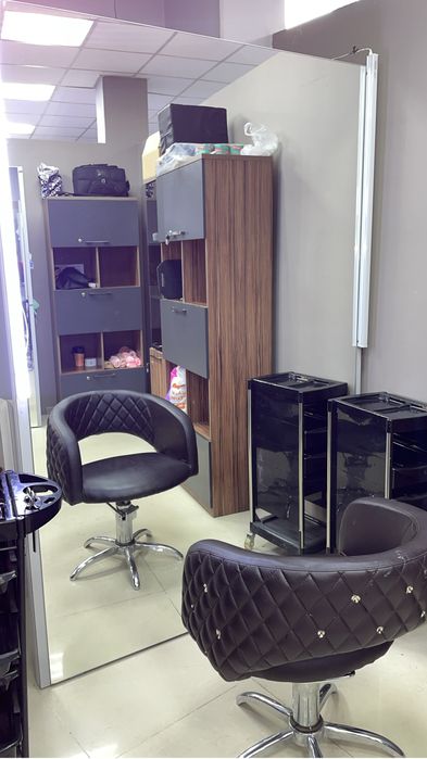 Сдаётся место парикмахера.