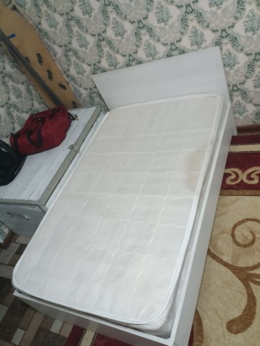 Детский хороши кровать без матраса