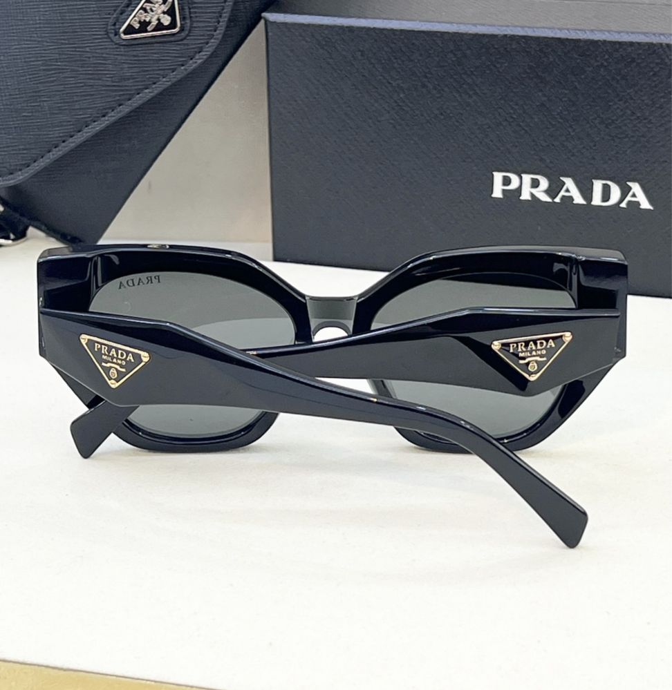 Ochelari de soare Prada