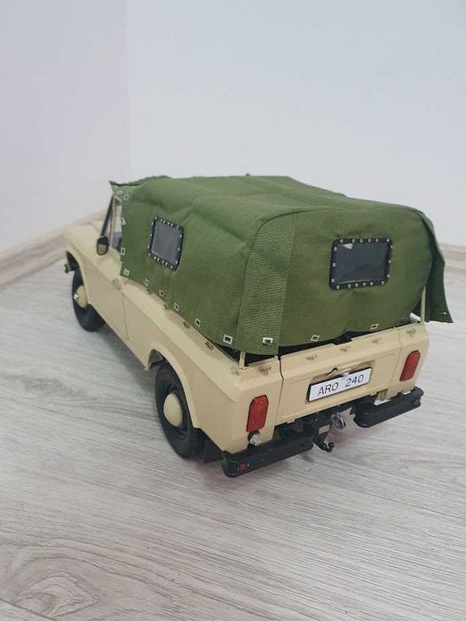 Vand macheta ARO 240 la scara 1:8