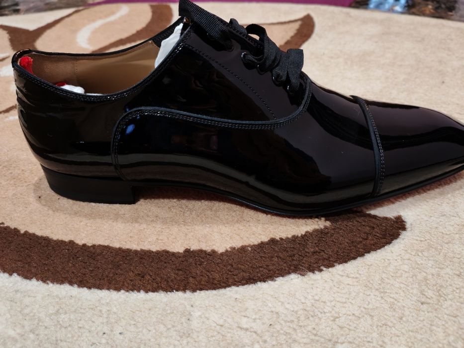 Pantofi Christian Louboutin bărbați  piele lăcuită neagră Nr 43/5