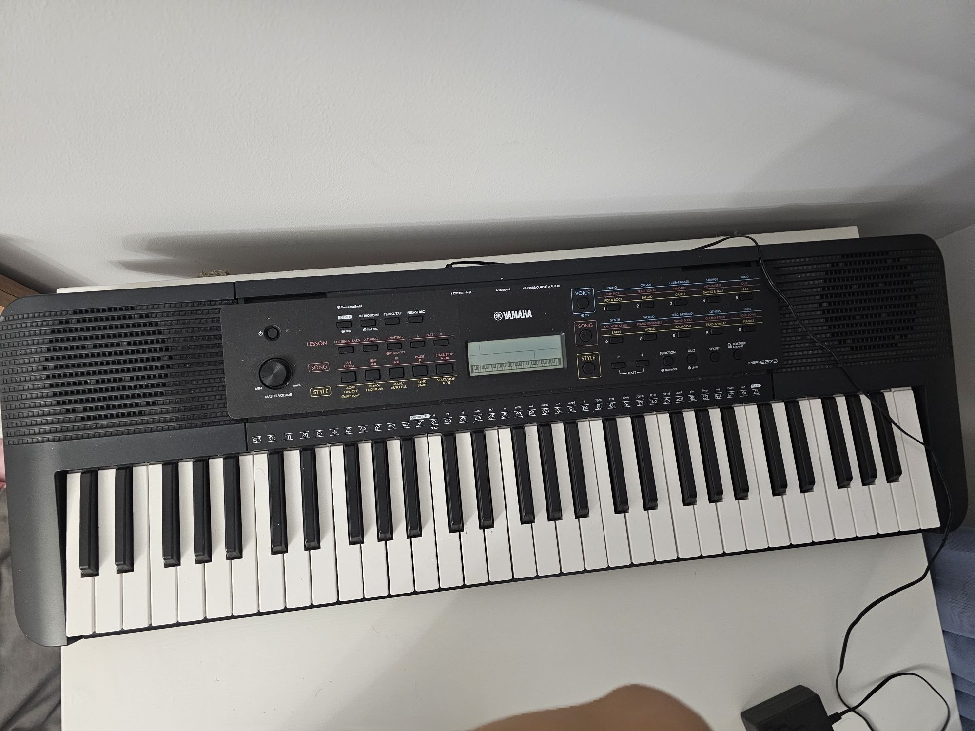 Синтезатор Yamaha PSR-E273