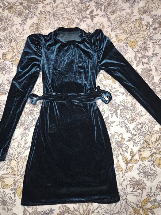 Дамска рокля с коланче