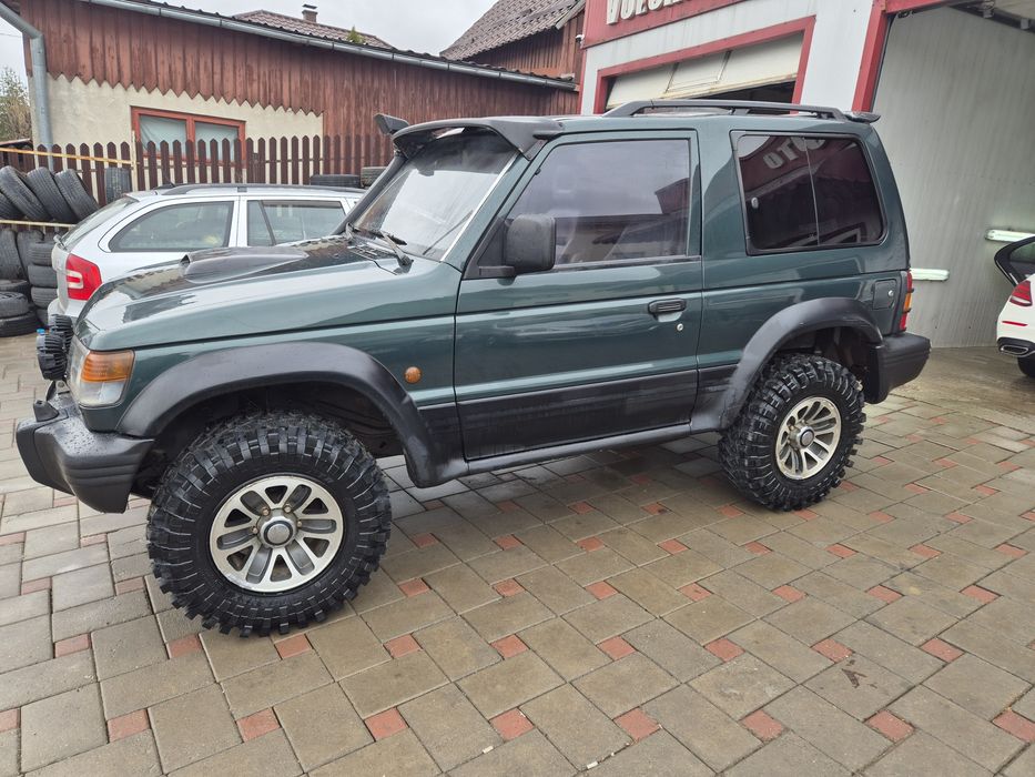 Vând Mitsubishi Pajero sport