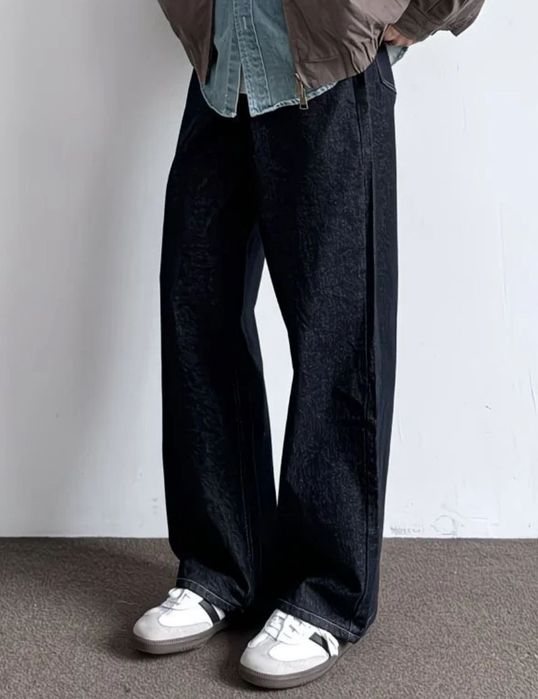 Темно синий джинсы и черные брюки утеплённые