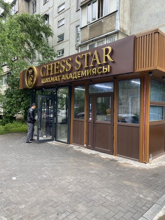 Помещение вдоль дороги первая линия своя входная группа сдам в аренду.