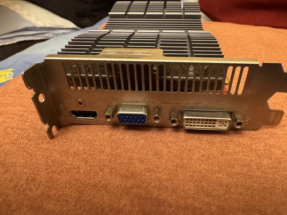 Видеокарта ASUS EAH5570 SILENT/DI/1GD2