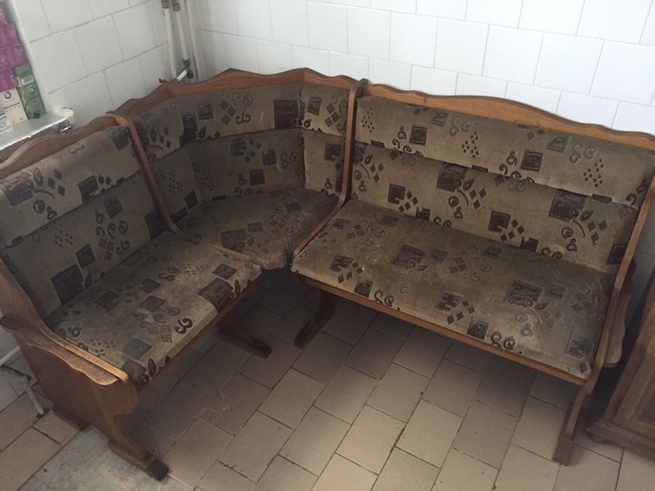 Colțar bucătărie folosit in stare foarte buna,lemn masiv