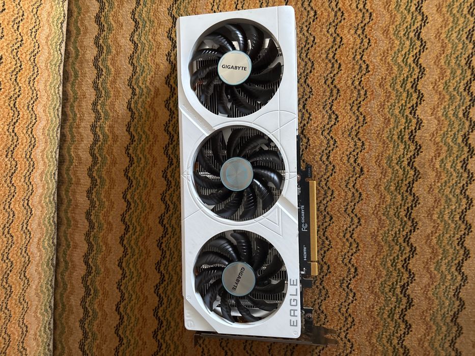 Placa video rtx 4060 eagle + procesor i5 14400f + 64 gb ram fury