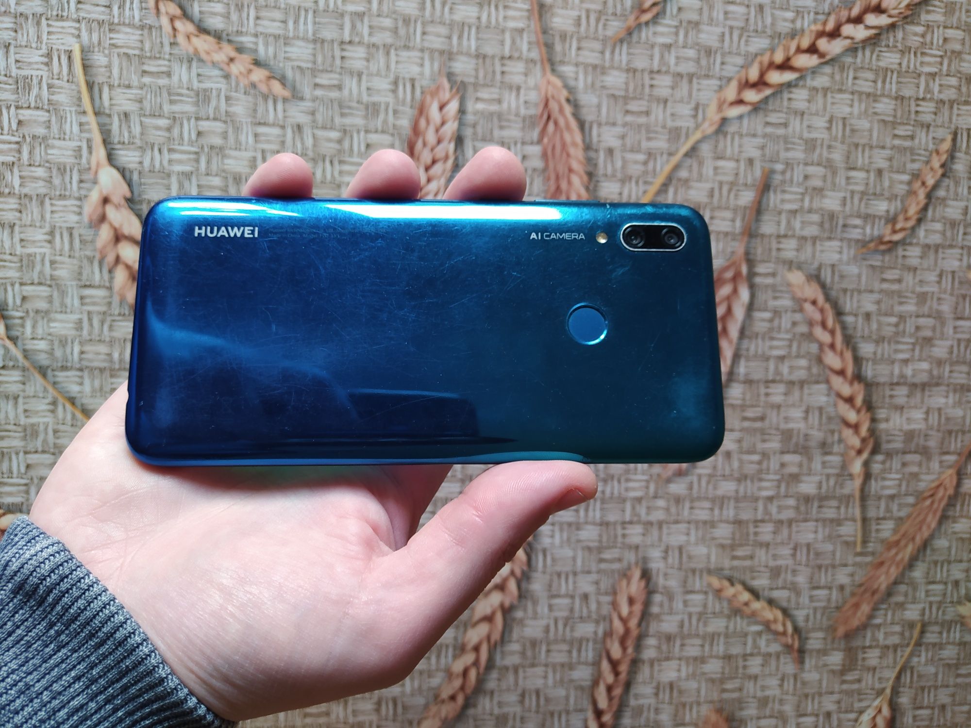 Продавам телефон Huawei P smart 2019