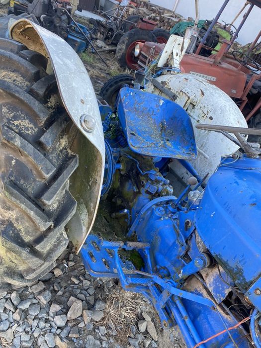 Dezmembrez ford dexta fordson