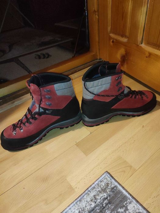bocanci munte Lowa mountain expert gtx 43