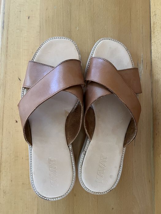 Vand papuci  noi pentru barbati , din piele naturala