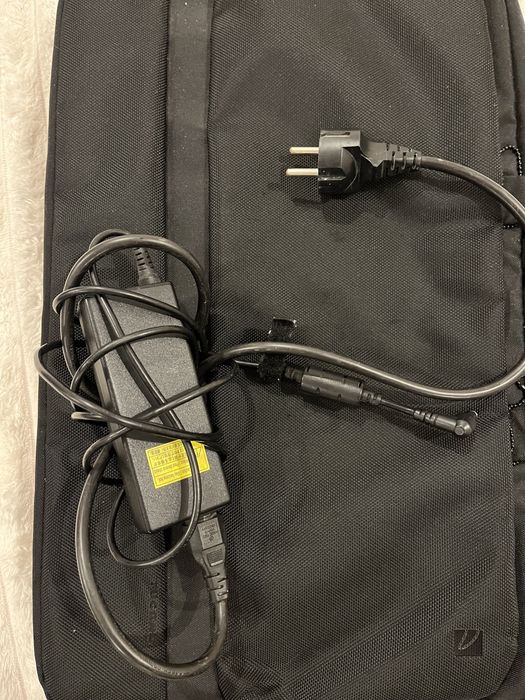 Лаптоп ACER - intel core i3 с чанта