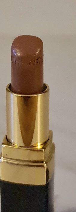 Червило на Chanel. Rouge Coco. Цвят Adriene-402