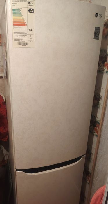 Холодильник LG в хорошем состоянии