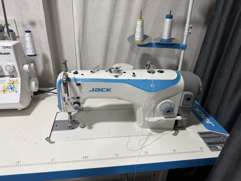 Машина швейная jack F4