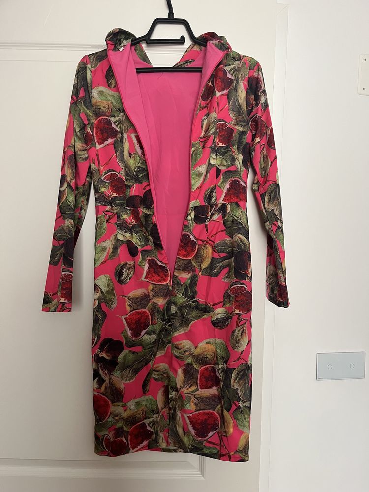 Vand rochie model Dolce & Gabbana marimea XS roz midi gen Zara