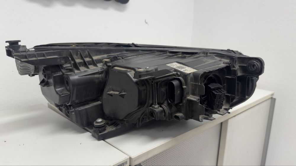 Vand far stanga VW Passat B8.5 IQ Light matrix