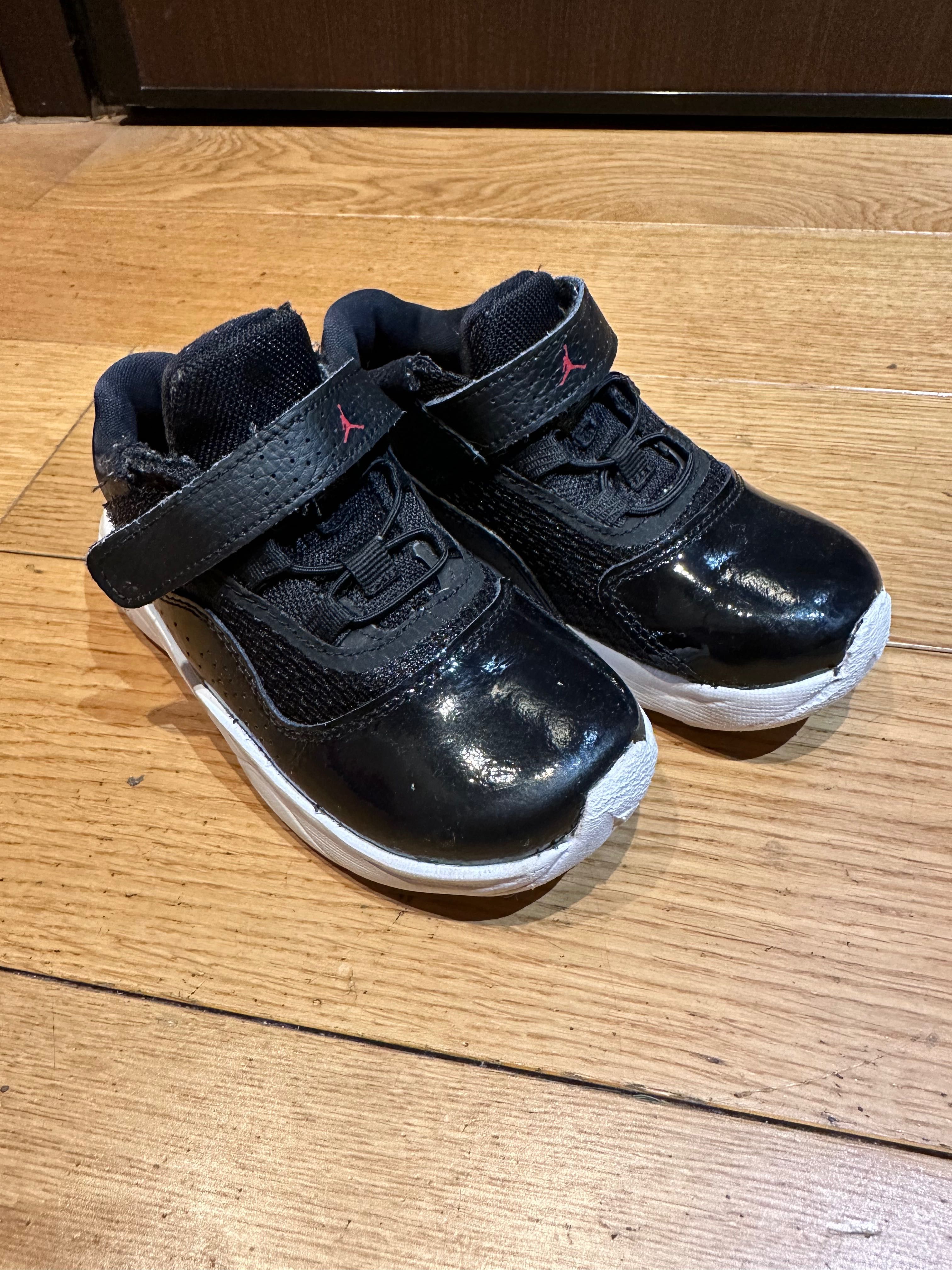 Adidasi copii Nike Air Jordan, marime 27, interior 17 cm