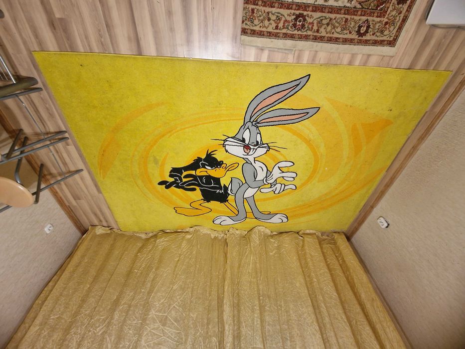 Ковёр в хорошем состоянии