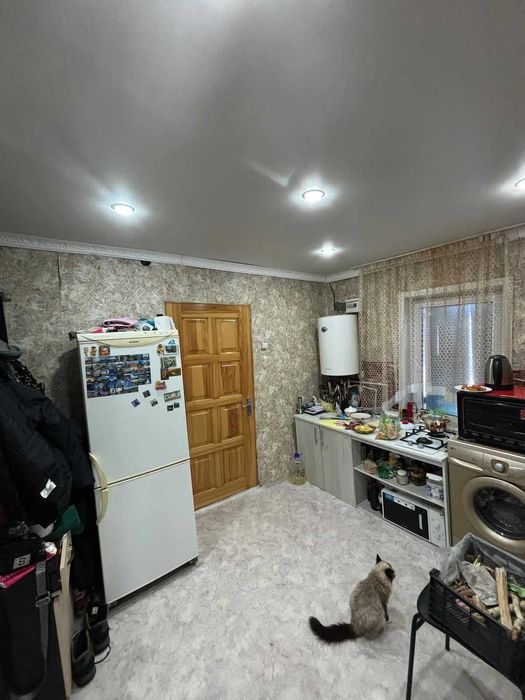 Срочно продается бревенчатый дом, в рабочем поселке.