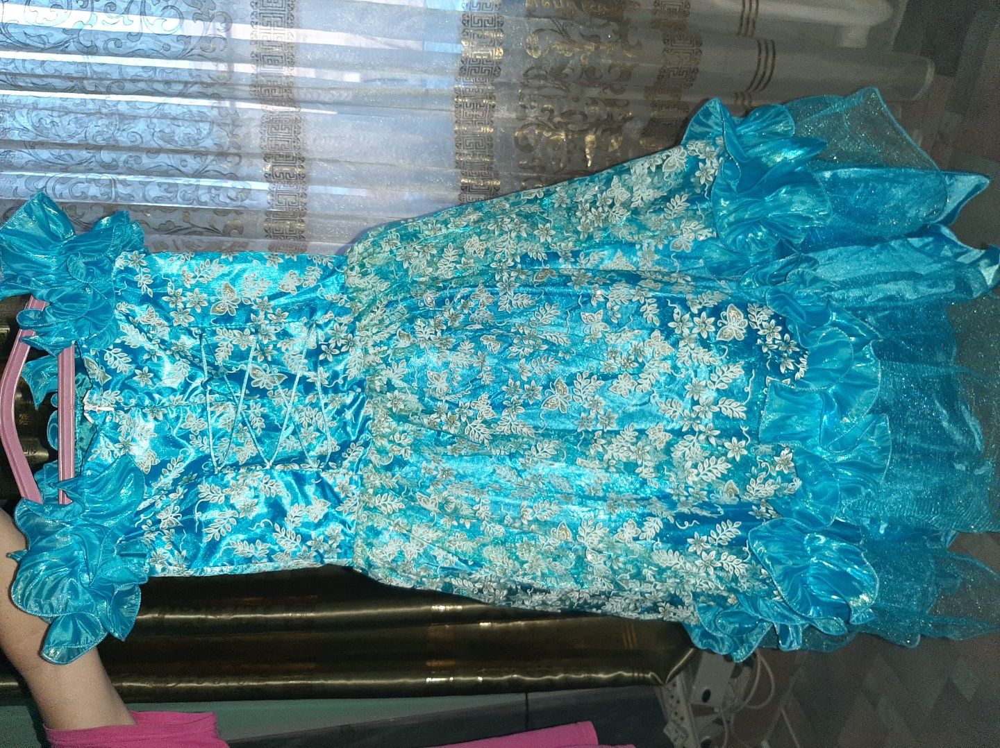 Очень красивое голубое платье
